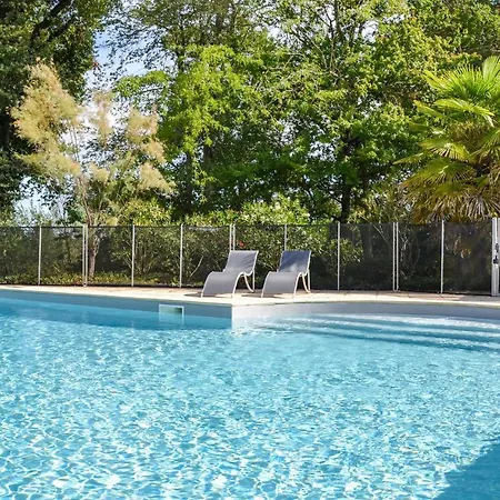 Casa vacanze 3 Bedroom Cozy In Lacapelette Durfort-Lacapelette