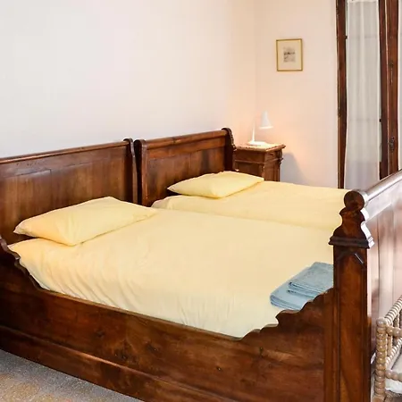 3 Bedroom Cozy In Lacapelette Casa vacanze Durfort-Lacapelette