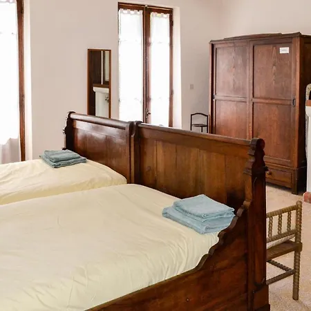 Casa vacanze 3 Bedroom Cozy In Lacapelette Durfort-Lacapelette